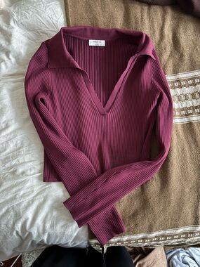 Babaton Ribbed V-Neck Knit Top in Plum Wine